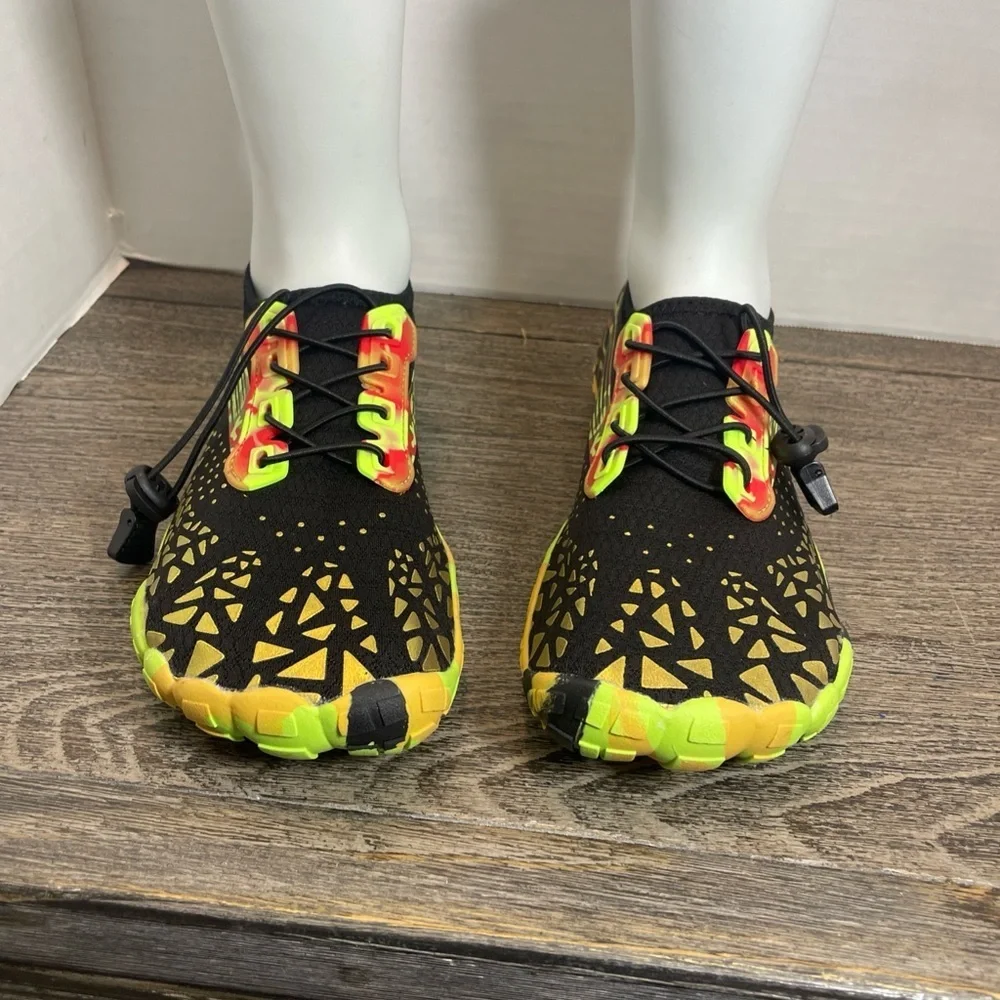 Women’s outdoor Geometric Sneakers. Quick dry. Pre-owned. Size 40.